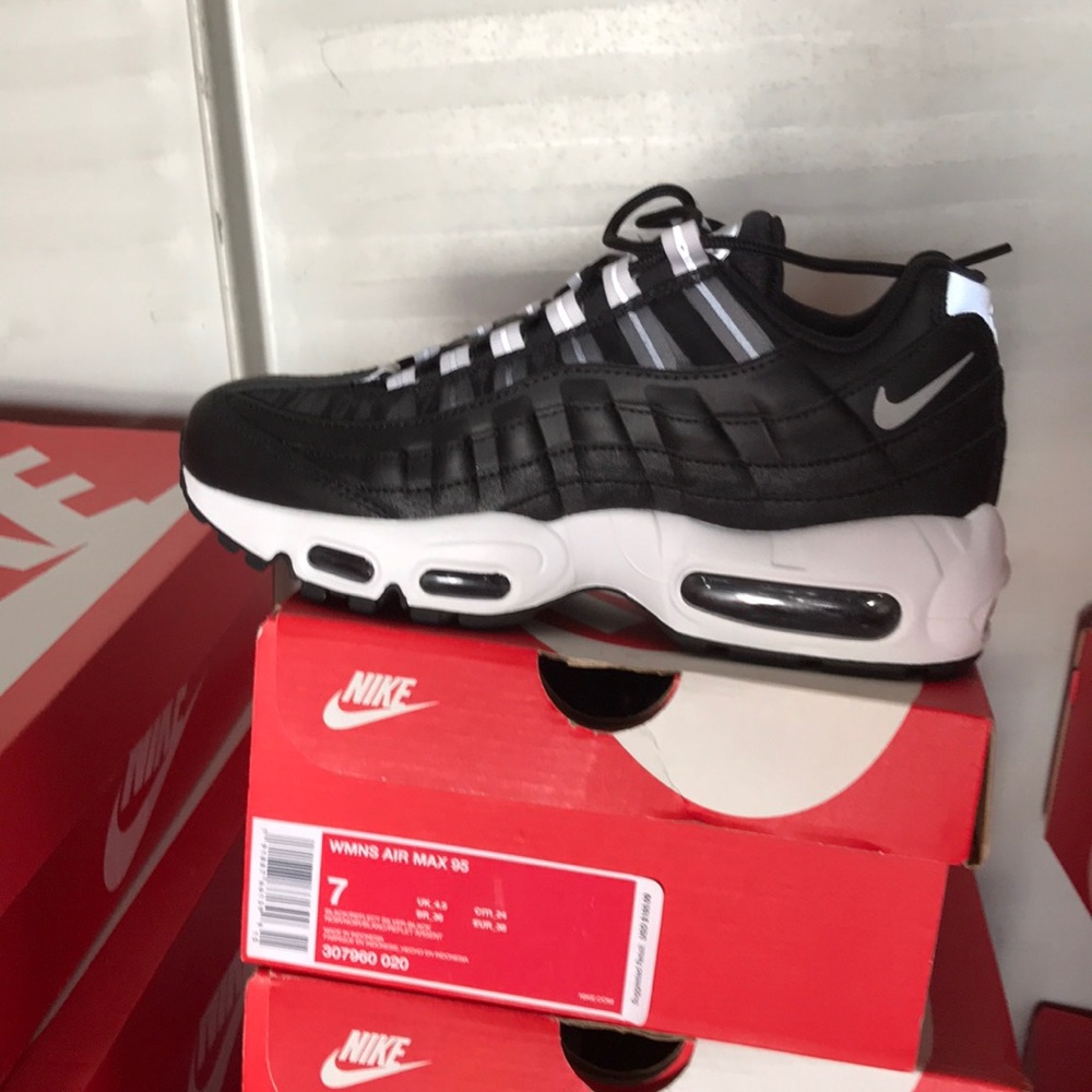 Women’s Air Max 95 black Sz 7